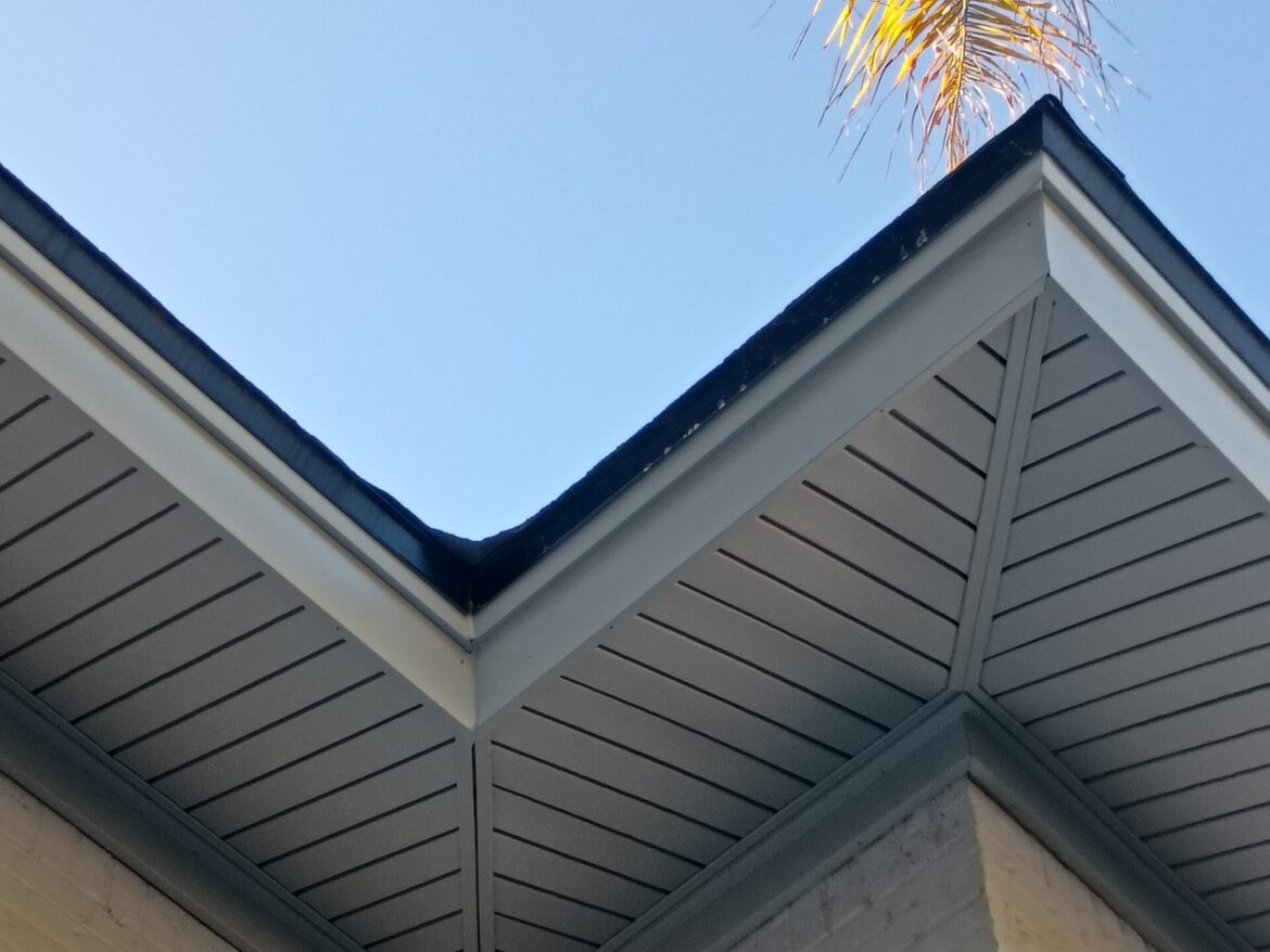 Quality vinyl soffit install